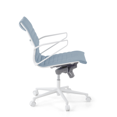 luxe bureaustoel wit blauw lage rugleuning witte structuur kunstleder vaste armleuningen 5