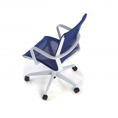 design bureaustoel wit blauw zwarte structuur netstof mesh vaste armleuningen 6