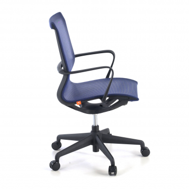 bureaustoel blauw witte structuur netstof mesh vaste armleuningen 3