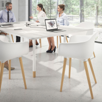 Scandinavische stoel Alice, houten poten