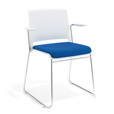 vergaderstoel wit blauw met armen gestoffeerd stof zonder armleuningen 1