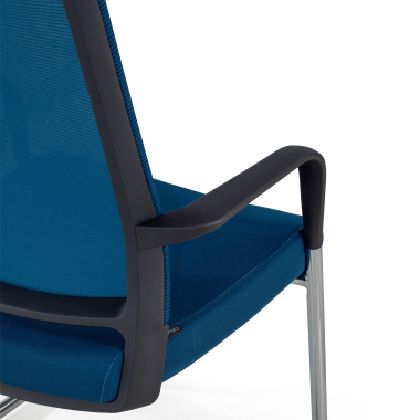 vergaderstoel blauw rood ademend netstof mesh vaste armleuningen 5