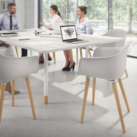 Scandinavische stoel Alice, houten poten